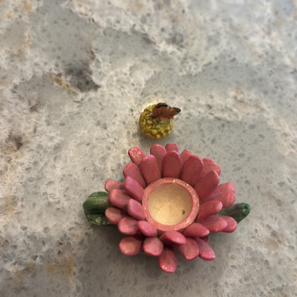 Teapot set, Miniature with removable lids. Large is Avon. Two smaller unmarked. - Picture 11 of 13